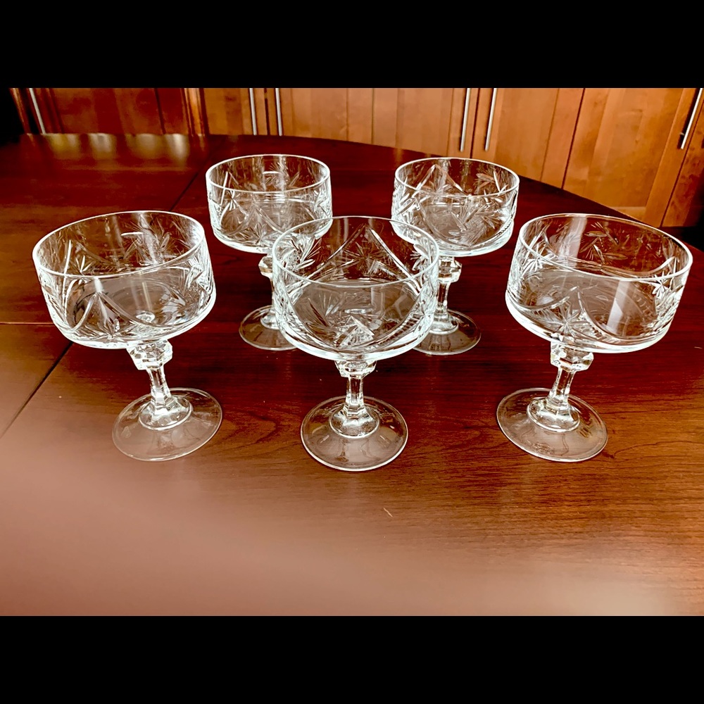 Set of 5 beautiful cut-to-clear coctail / desert glasses with legs & wide mouth